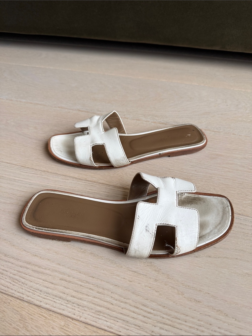 Hermes Oran Sandals Size 39 - Heavily Worn Shoes As Pictured Authentic